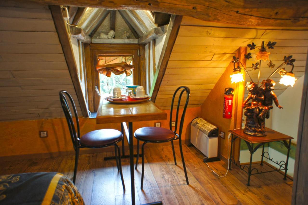 Aux Logis De La Solre Acomodação com café da manhã Ferrière-la-Petite Exterior foto