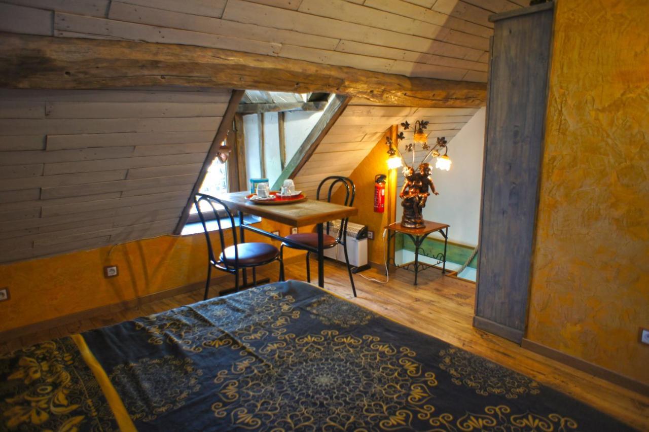 Aux Logis De La Solre Acomodação com café da manhã Ferrière-la-Petite Exterior foto