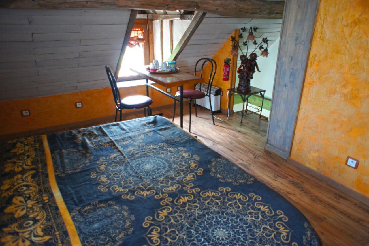 Aux Logis De La Solre Acomodação com café da manhã Ferrière-la-Petite Exterior foto