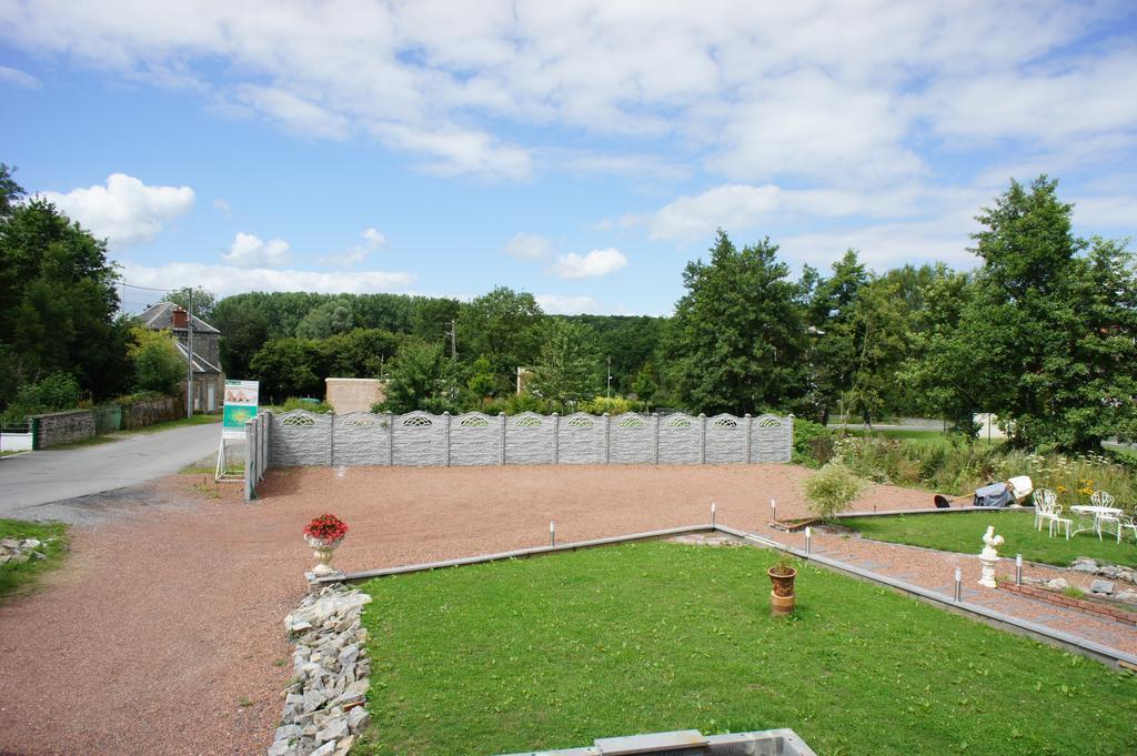 Aux Logis De La Solre Acomodação com café da manhã Ferrière-la-Petite Exterior foto