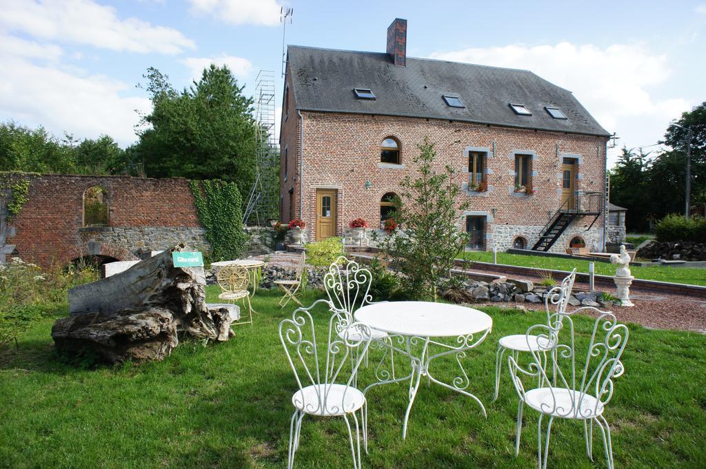 Aux Logis De La Solre Acomodação com café da manhã Ferrière-la-Petite Exterior foto