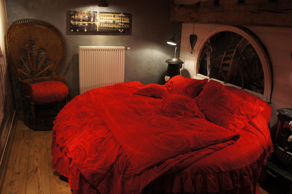 Aux Logis De La Solre Acomodação com café da manhã Ferrière-la-Petite Quarto foto