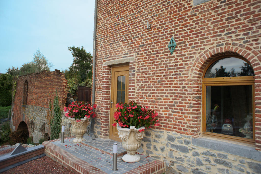Aux Logis De La Solre Acomodação com café da manhã Ferrière-la-Petite Exterior foto
