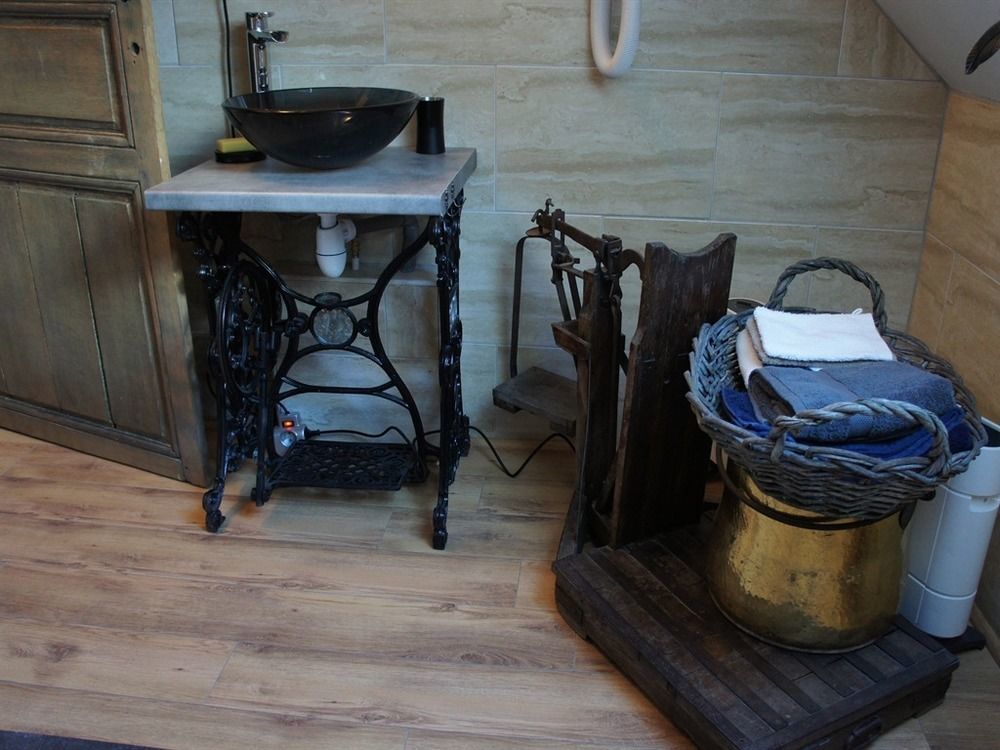 Aux Logis De La Solre Acomodação com café da manhã Ferrière-la-Petite Exterior foto