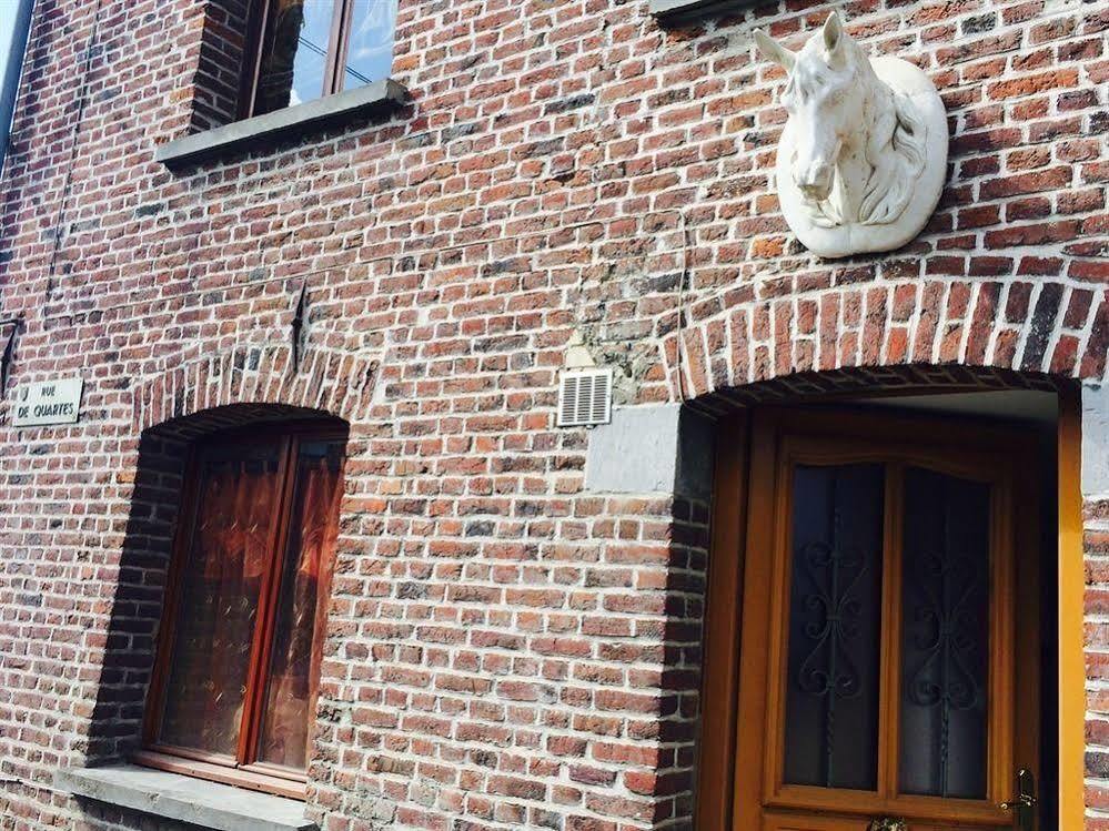 Aux Logis De La Solre Acomodação com café da manhã Ferrière-la-Petite Exterior foto